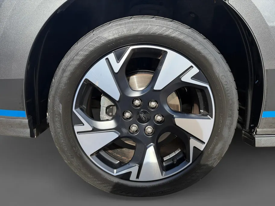 Ford Transit Custom 300 2.0 TDCI L2H1 Sport | Automaat | Adapt. Cruise control | BLIS | Winter pack | Elektr. bestuurdersstoel | Parkeersensoren voor en achter | Achteruitrijcamera | Navigatie | Apple carplay & Android auto | 18' lichtmetalen velgen | Bovag garantie |