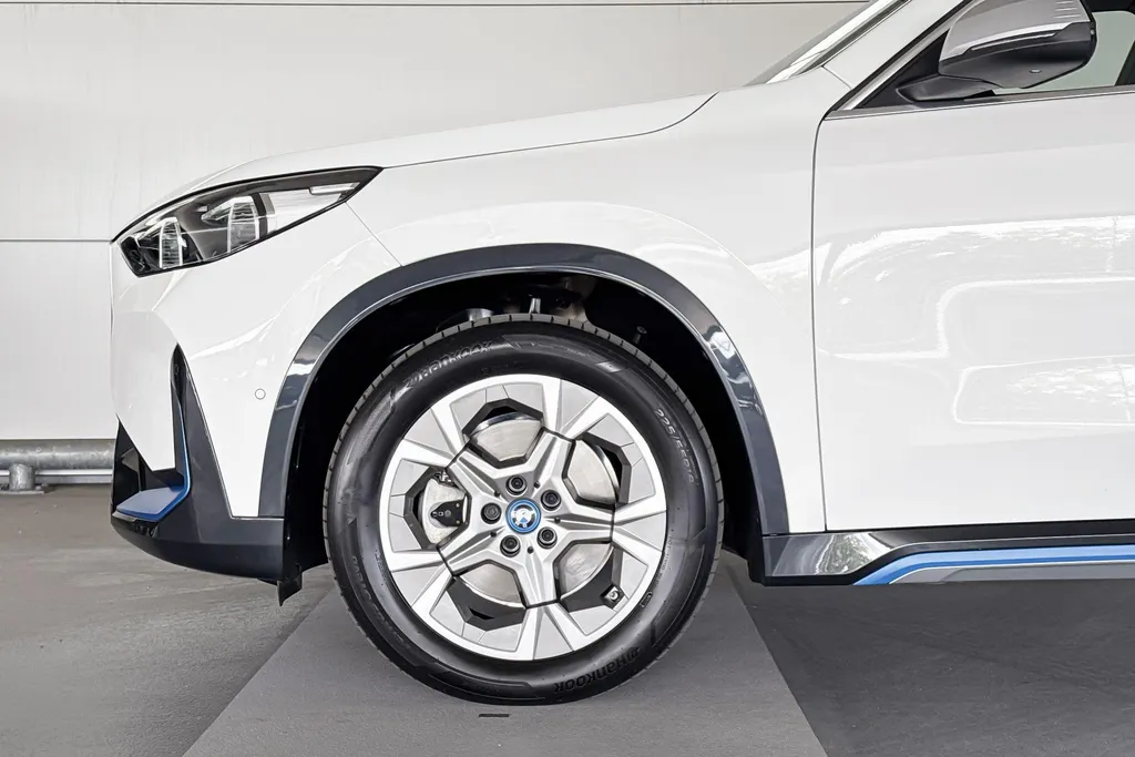 BMW iX1 xDrive30 Launch Edition 67 kWh
