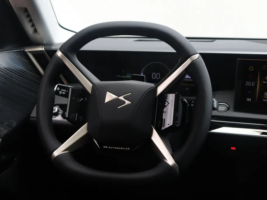 DS No 8 No 8 Pallas Black Edition 74 kWh | Pack Tech | 20'
