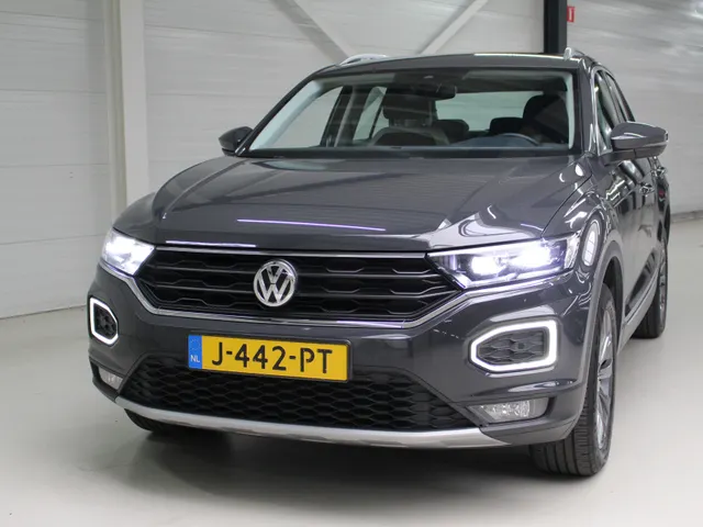 Volkswagen T-Roc 1.5 TSI DSG Sport | Navigatie | Airco | PDC + Camera | Stoelverw.