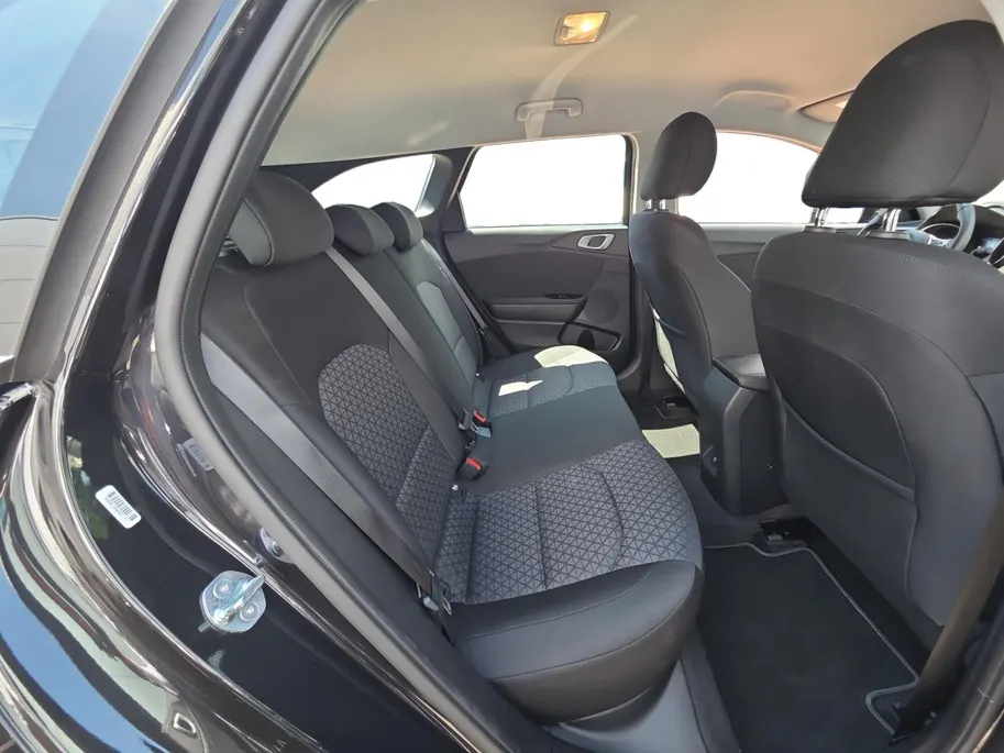 Kia Ceed Sportswagon 1.0 T-GDi ComfortLine | cruise control adaptief en stuurhulp| Carplay | Camera | navigatie | Metallic lak | Fabrieksgarantie t/m 5-8-2032 + 3x 1 jaar* | NAP