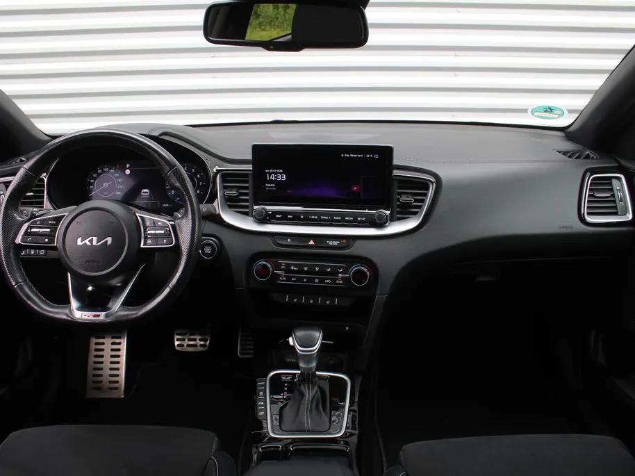 Kia ProCeed 1.5 T-GDi GT-Line | Trekhaak | Schuifdak | Stuur-/stoelverwarming | Camera | Dodehoek detectie | Telefoonlader | Cruise adapt. | 17' LM | LED |