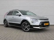 Kia Niro 1.6 GDi Hybrid DynamicPlusLine | Schuif-/kanteldak | Stuur-/stoelverwarming | Cruise adapt. | Camera | Clima | 16' LM |