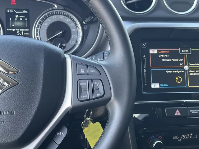 Suzuki Vitara 1.4 B.jet Select Smart Hybrid Bi-Tone | Blindspot | Stoelverwarm