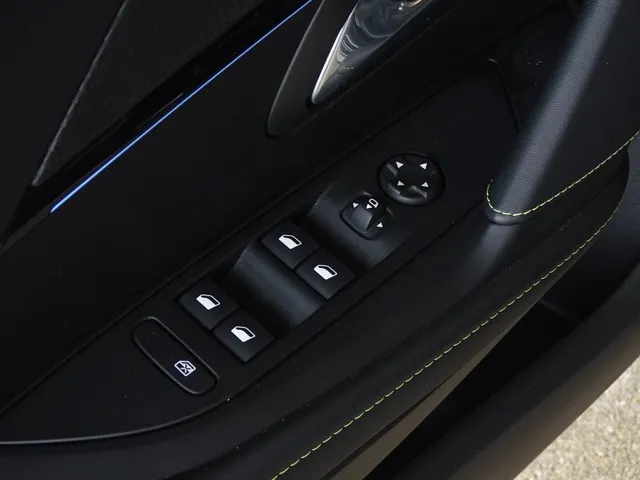 Peugeot e-208 EV GT 50 kWh
