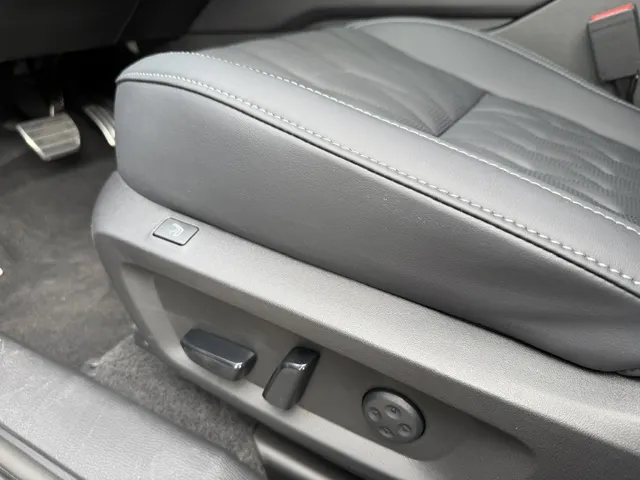 Mitsubishi Outlander 2.4 PHEV Black Edition | NIEUW | Leder | Panoramdak | App Connect | Keyless | Head-Up