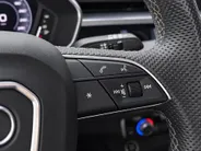Audi Q3 45 TFSIe 245pk S edition · Camera · Apple/Android Car Play · Stoelverwarming ·  Navigatie · Elek. Achterklep · Keyless · 19'' Inch ·