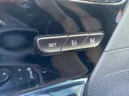 Kia e-Niro ExecutiveLine 64 kWh | Climate control | Leder | Stoel + stuurverwarming en ventilatie | Schuif/kanteldak | Navigatie | 17 inch LM-velgen | Keyless | SOH 97% |