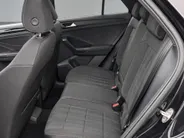 Volkswagen T-Roc 1.5TSI/150PK R-Line Black Style · Panoramadak · Apple/Android Car Play · BEATS audio · Camera