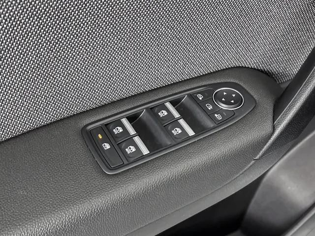Renault Captur 1.8 E-Tech full hybrid 160PK techno | CAMERA | NAVI