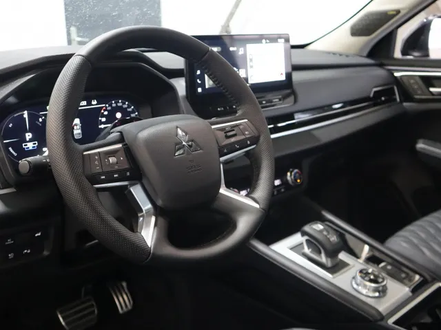 Mitsubishi Outlander 2.4 PHEV Instyle Trekhaak | Panodak | Adaptive Cruise | All Seas