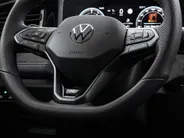 Volkswagen Tiguan R-Line 1.5 eHybrid 204 PK 6 versn. DSG · Voorstoelen verwarmbaar · Sfeerverlichting · All-season banden