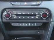 Kia Ceed 1.0 T-GDi DynamicPlusLine | Stuur-/stoelverwarming | Camera | Draadloos laden | LED | Dodehoek detectie | 16' LM |