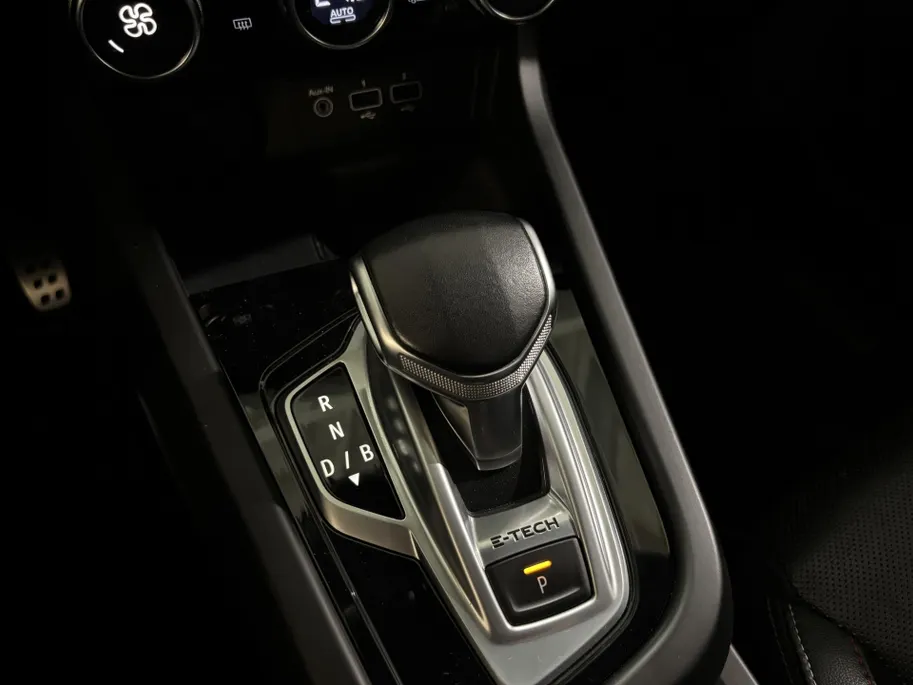 Renault Arkana 145PK E-Tech Hybrid R.S. Line Automaat | 9,3' Navi | Camera | Climate Control | Adaptive Cruise Control | Stoel + Stuurwiel verwarming | Apple CarPlay/Android Auto | Parkeersensoren | Lichtmetalen Velgen |