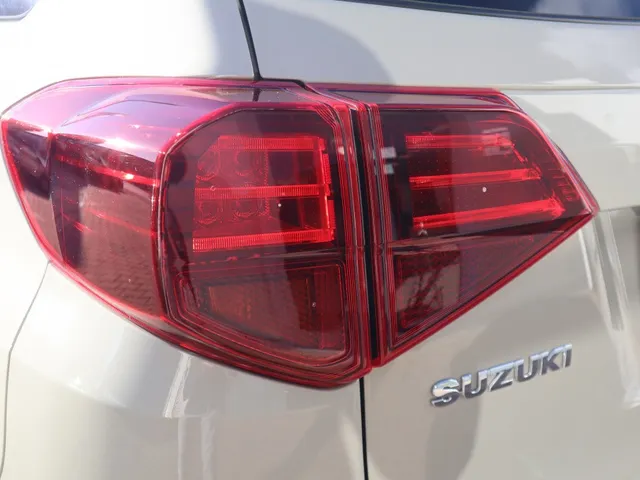 Suzuki Vitara 1.4 BoosterJet Select Hybrid AdaptiveCruise | Carplay | All seasons