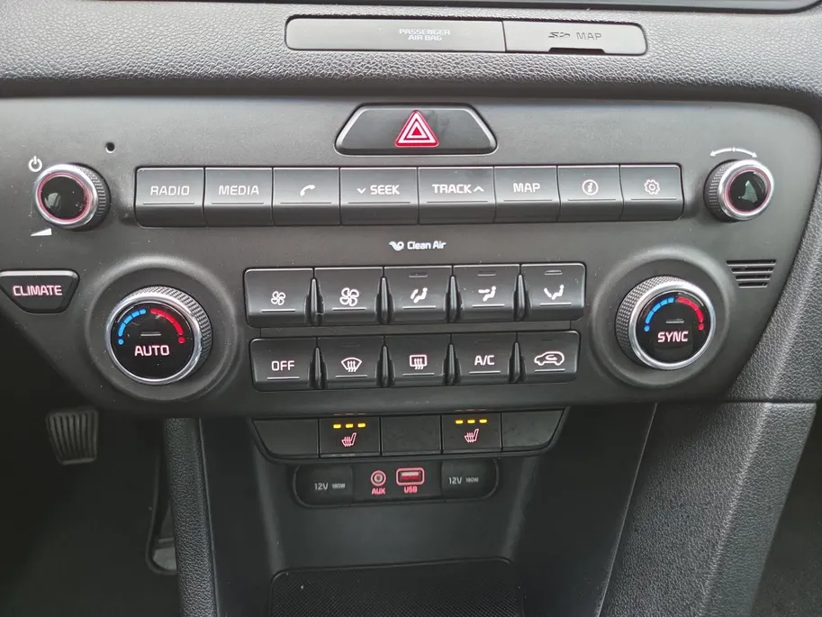 Kia Sportage 1.6 GDI DynamicLine | Dealer Onderhouden | Stoelverwarming voor en achter | camera | Navigatie | Cruise Control | LM Velgen 17' | Lader | 12 Maanden BOVAG Garantie |