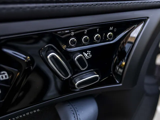 Jaguar F-TYPE P575 AWD R 75