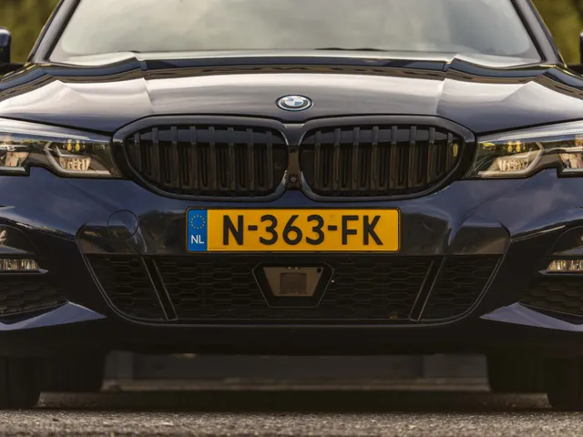 BMW 3 Serie Touring 330e Business Edition Plus M-Pakket  / Pano dak