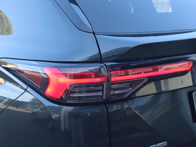 Mitsubishi Outlander 2.4 PHEV Instyle | Schui/Kantel Dak | Stoel Verwarming/Ventilatie | 1.600 KG Trekgewicht |