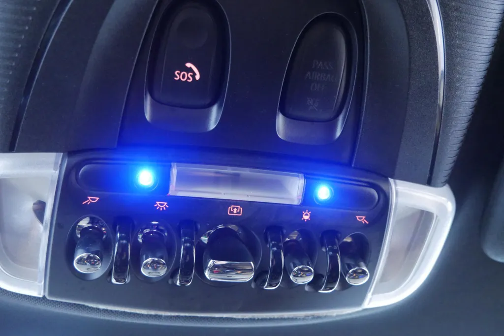 MINI 3-Deurs 2.0 Cooper S Knightsbridge Edition *Automaat*Navigatie*Parkeersensoren*Climate Control*Schuif/Kanteldak*Stoelverwarming*Harman Kardon Audio*Lederen interieur*Vol opties!