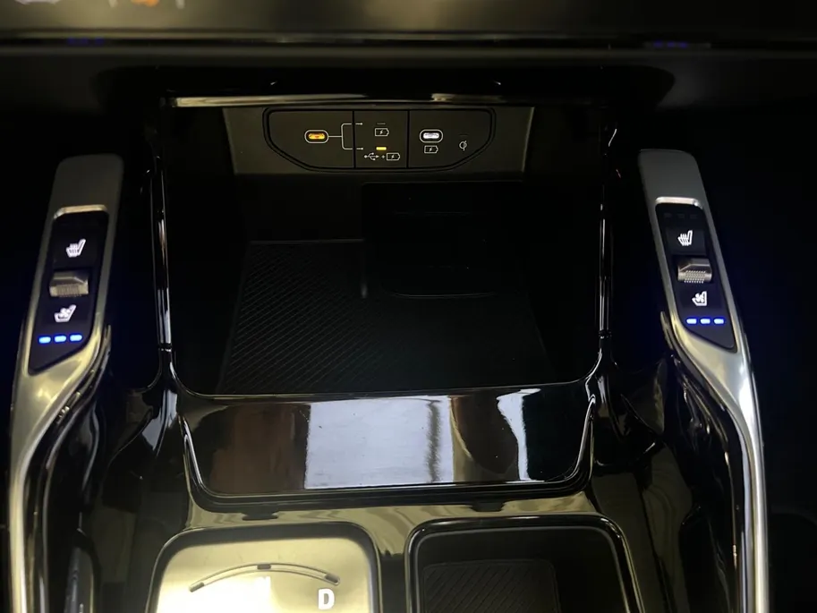 Kia Sorento 1.6 T-GDi Plug-in Hybrid 4WD ExecutiveLine 7p Apple Carplay / Android Auto | Navigatiesysteem | Elektrisch Verstelbare Voorstoelen | Bestuurdersstoel Met Geheugen | Stoelkoeling + Stoelverwarming | Stuurverwarming | Elektrisch Bedienbare Achterklep | Elek