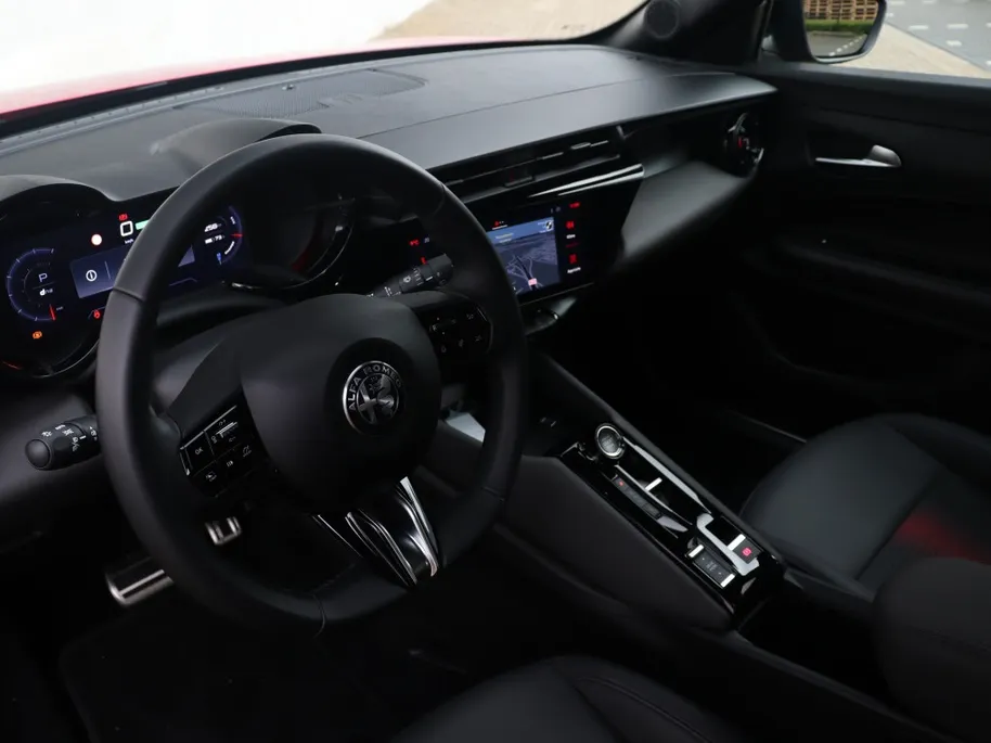 Alfa Romeo Junior 1.2 Turbo 136 PK Ibrida Speciale | Techno | Pano | Camera | Navi