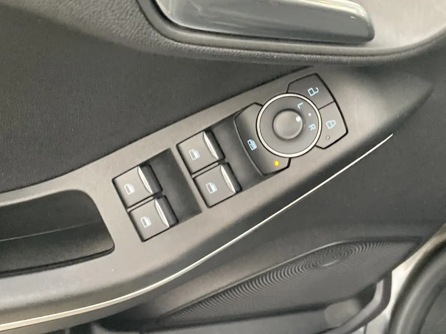 Ford Fiesta 1.0 EcoBoost 100 pk Titanium 5-deurs Navigatie - Apple Carplay/ Android Auto - Active Park Assist