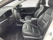 Kia e-Niro ExecutiveLine 64 kWh | SOH 100% | Warmtepomp | Navigatie | Adaptive cruise control | Climate control | Apple Carplay & Android Auto | Achteruitrijcamera | Stoel- stuurverwarming |
