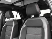 Volkswagen T-Roc 1.5 TSI 150pk Sport Business R · Panoramadak · Camera · Standkachel · Stoelverwarming · Navigatie · 19' Velgen · Elek. Inklapbare Spiegels ·