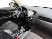 Mitsubishi Outlander 2.4 PHEV Intense Apple Carplay/Android Auto , electronic climate controle , leder , stoelverwarming , lm velgen , cruise , trekhaak .