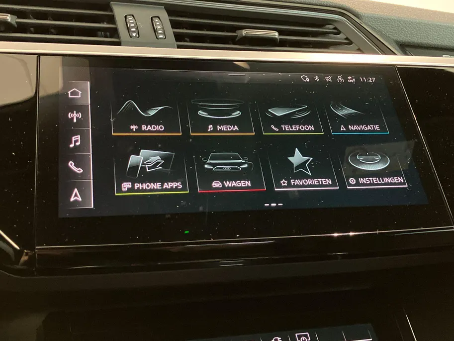 Audi e-tron 55 quattro S Line 300kW/408PK 95 kWh · Panoramadak · Camera + Parkeersensoren · Drive select
