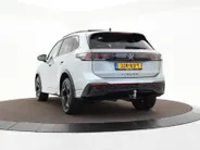 Volkswagen Tiguan 1.5 eHybrid 272pk DSG R-Line Edition · Panoramadak · Inklap. Trekhaak · 360 Camera · Matrix LED · Massagefunctie · Dodehoeksensor · Garantie t/m 27-10-2029 of 100.000km