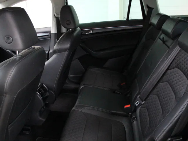Škoda Kodiaq 1.5 TSI Business Edition DSG 7-Persoons Navigatie | Parkeercamera | 18' Velgen | Trekhaak