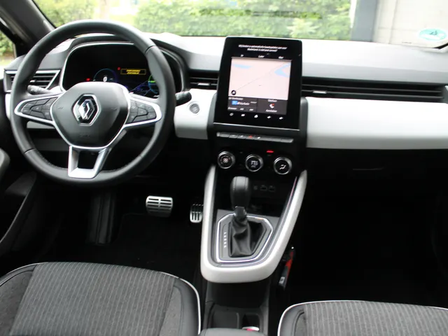 Renault Clio 1.6 E-Tech Full Hybrid 145 techno | Navigatie | Dode hoek melding | Cruise | Climat Control