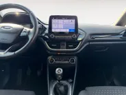 Ford Fiesta 1.0 EcoBoost Titanium | Dealer onderhouden | Winter pack | Parkeersensor achter | Apple carplay & Android auto | Navigatie via carplay | Cruise control | Elektr. inklapbare buitenspiegel | Privacy glas |