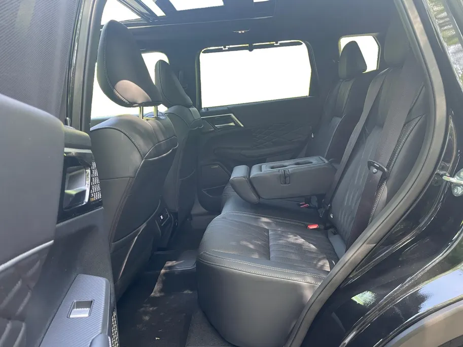 Mitsubishi Outlander 2.4 PHEV Black Edition 2.4 PHEV Black Edition | 6000 EURO KORTING | ALLE OPTIES | DIRECT LEVERBAAR |