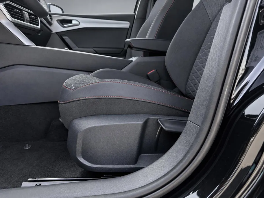 SEAT Leon FR Business 1.5 TSI eHybrid 150 kW / 204 PK Hb | Safe & Driving Pack | Metallic Lak | 18'' Lichtmetalen Velgen | Herwaardering!!
