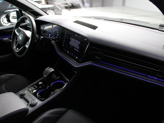 Volkswagen Touareg 3.0 TSi R 4-Motion 462 PK | Panoramadak | Head-Up display | Climate Seats | Keyless | Dynaudio |  Matrix Led