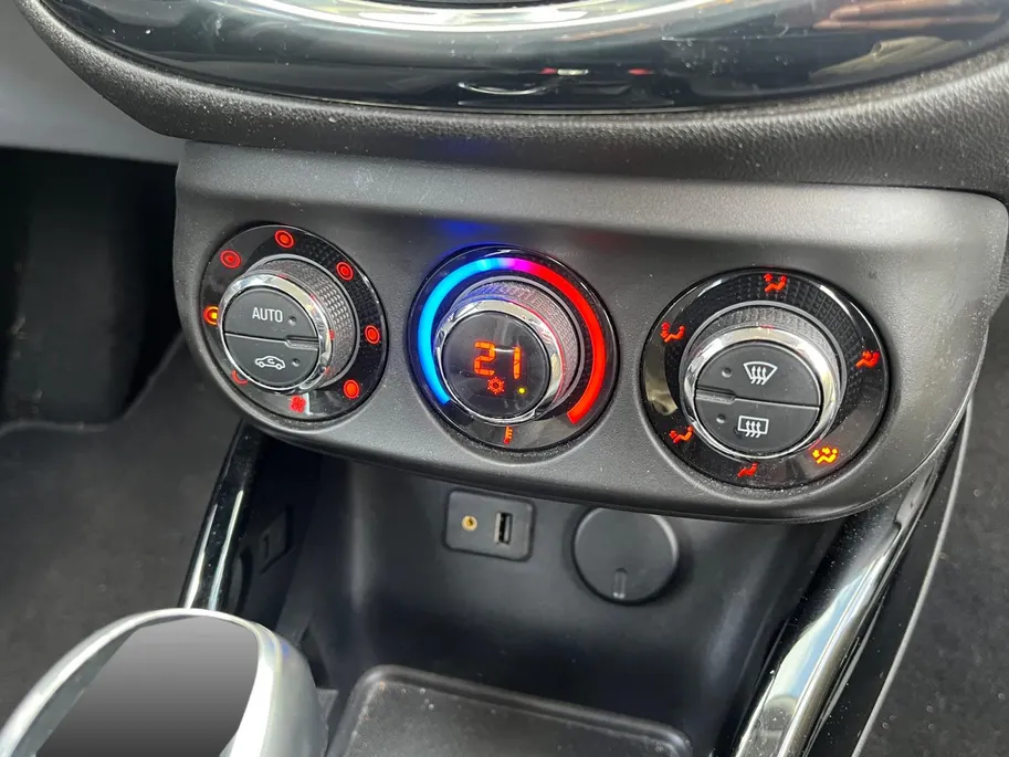 Opel Corsa 1.4 Cosmo Automaat | Verwamd stuur | Stoel verwarming