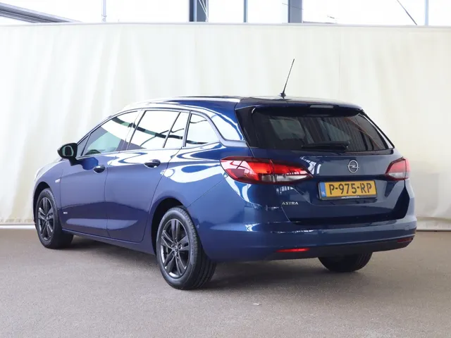 Opel Astra Sports Tourer 1.2 Design & Tech | Camera