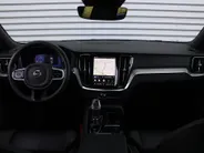 Volvo V60 2.0 T6 Plug-in hybrid AWD Plus Dark | Nappaleder | Trekhaak | HK audio | Schuifdak | Stuur-/stoelverwarming | Adap. Cruise | Dodehoek detectie | Geheugenstoelen | 360 Camera |