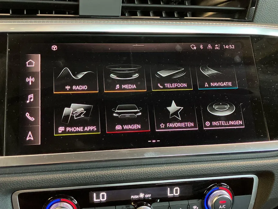 Audi Q3 45 TFSIe 180kW/245PK S Line · Panoramadak · Apple/Android Car Play · Drive select