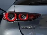 Mazda 3 2.0 e-SkyActiv-G M Hybrid 122 Comfort met Bose | Apple Carplay / Android Auto | Navigatiesysteem | Licht + Regensensor | Elektrisch Verstelbare Bestuurderstoel  | Stoel + Stuurverwarming | Parkeersensoren Voor + Achter | Camera Achter | 18'Lichtmetalen ve