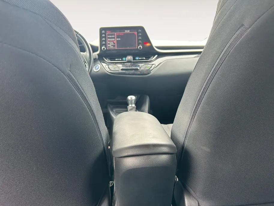 Toyota C-HR 1.8 Hybrid Active NU RIJKLAAPRIJS incl. 12 Maanden GARANTIE! Premiumpakket GRATIS!!