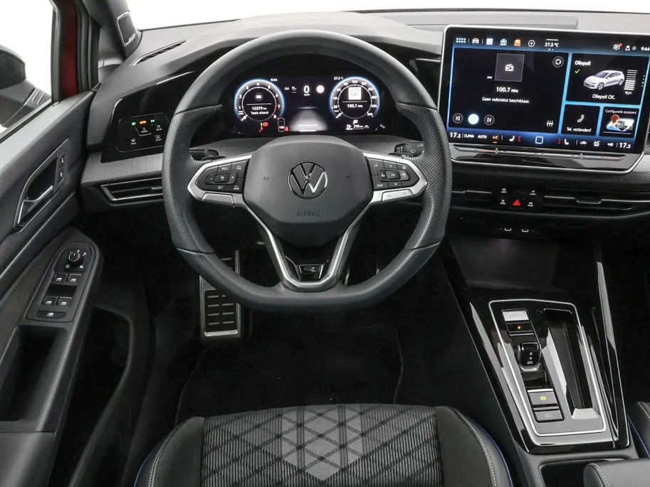 Volkswagen Golf 1.5 eTSI 150pk DSG R-Line Edition · Panoramadak · Apple/Android Car Play · Camera + Parkeersensoren · Garantie t/m 28-07-2030 of 100000km.