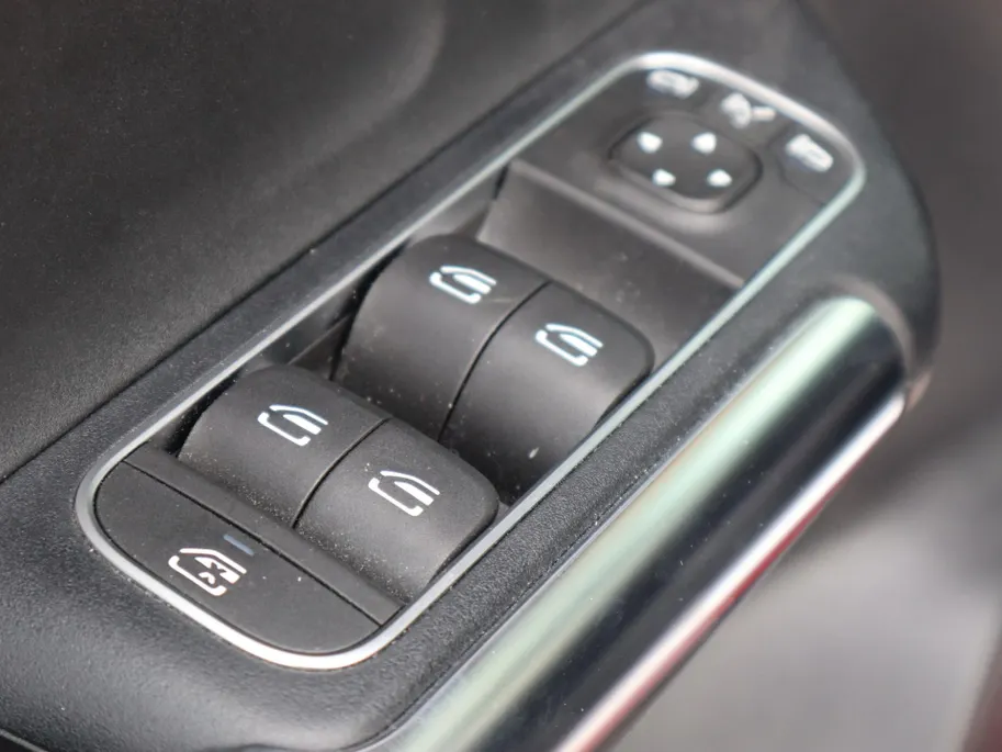 Mercedes-Benz GLA 250 e Business Solution AMG Limited l Memory l Nightpakket l Keyless l Panoramadak