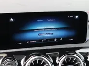 Mercedes-Benz CLA 200 Business Solution AMG l Keyless l Achteruitrij camera l Ambiente lichtpakket