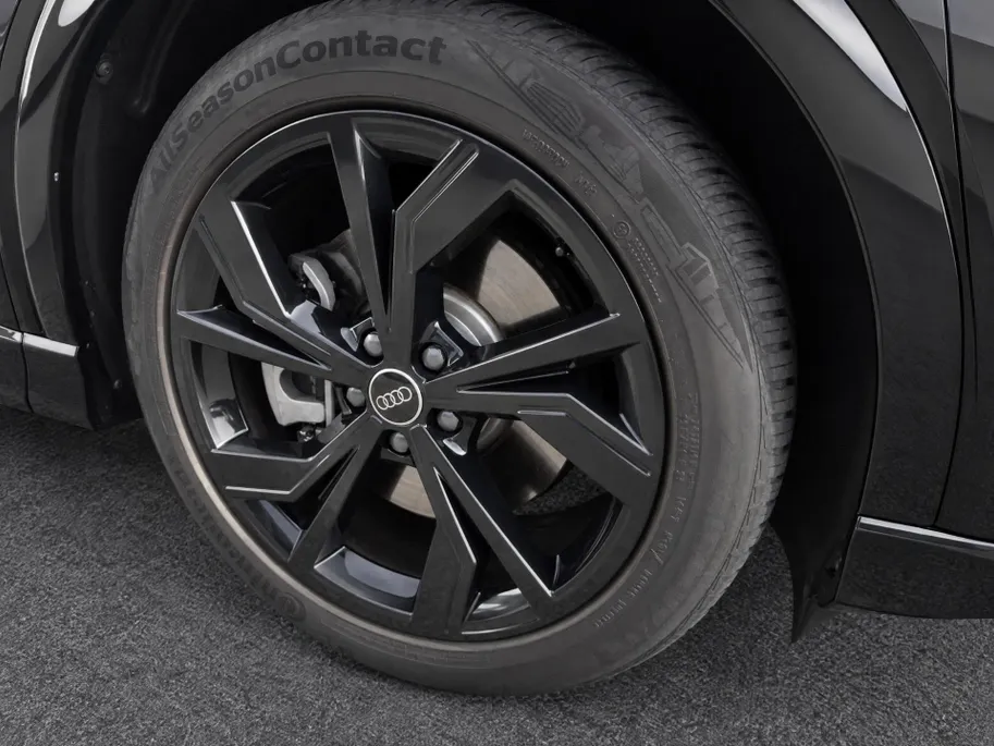 Audi Q4 Sportback e-tron 45 quattro 82 kWh / 285pk S Edition · SONOS · Trekhaak  · Camera  · Elektrische stoelverstelling · Stoelverwarming · Apple/Android Car Play · 20'' ·