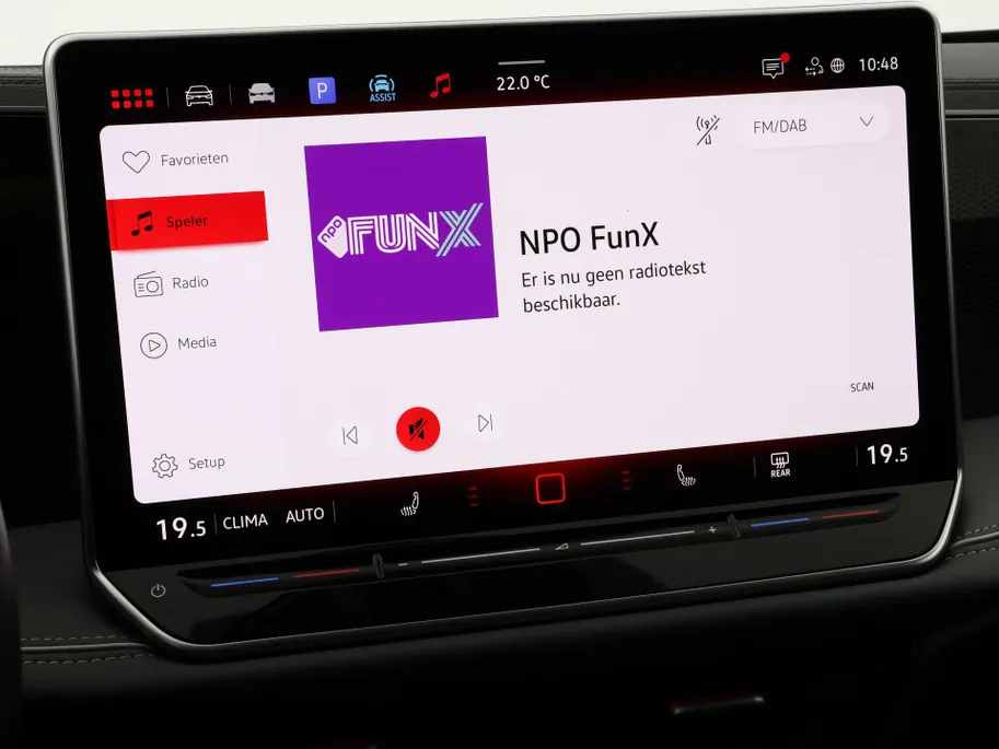 Volkswagen Passat Variant 1.5 eTSI 150pk DSG Elegance Business · Camera · Wegklapbare Trekhaak · Apple/Android Car Play · Dodehoeksensoren · P-Sensoren · 17'' Inch · Garantie t/m 18-06-2028 of 100.000