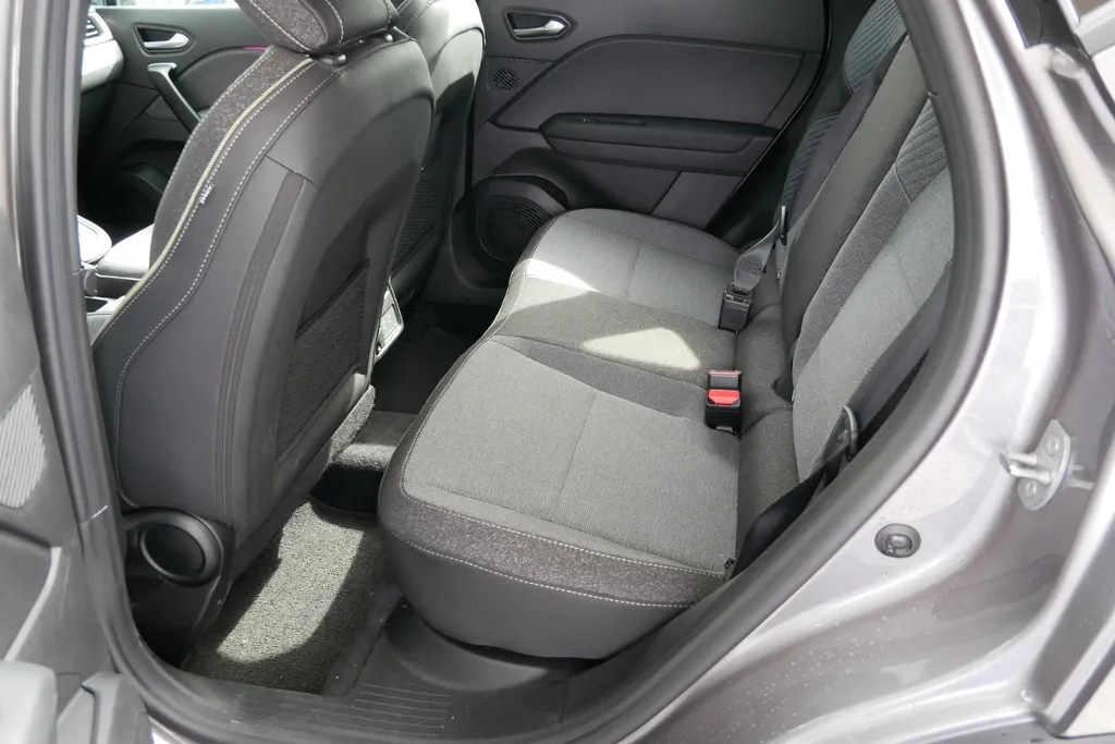 Renault Captur 1.8 E-Tech full hybrid 160Techno | Beschikbaar per 26 september 2026 | Rijdende demonstratie auto |Pack Light & Sound |Pack Winter |